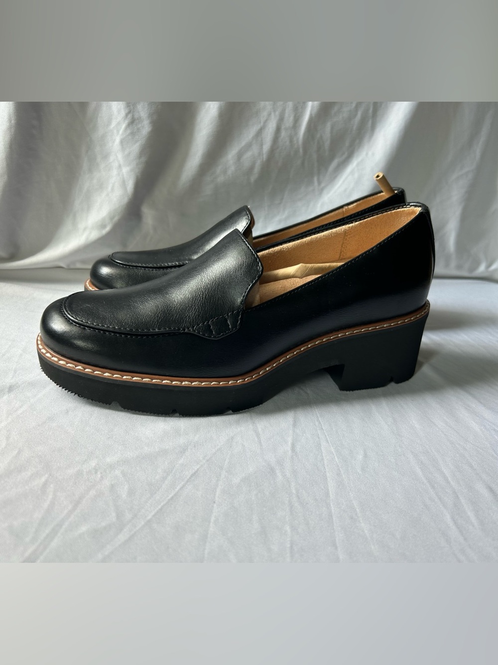 Naturalizer Black Leather Lug Sole Platform Loafers size 6